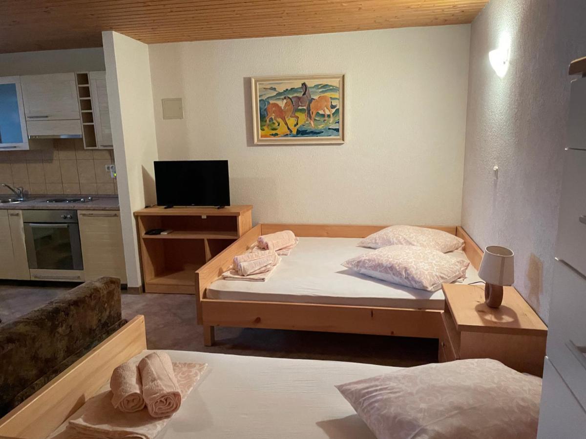 Apartmenthaus Punta **** Splitska Zewnętrze zdjęcie